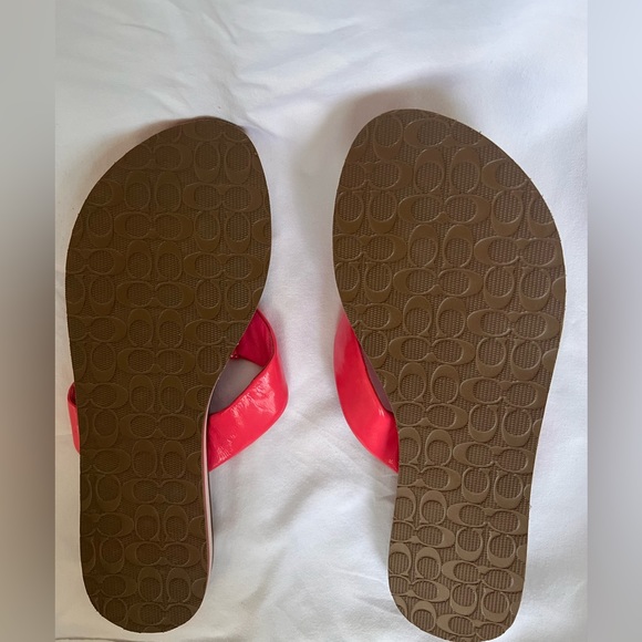 Coach Poppy Michele Pink Patent Sandals Thong Flip Flops Women's Size 6 - Picture 5 of 5